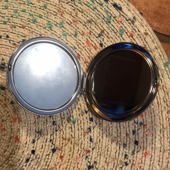 Compact Mirror - Picture 6 of 8